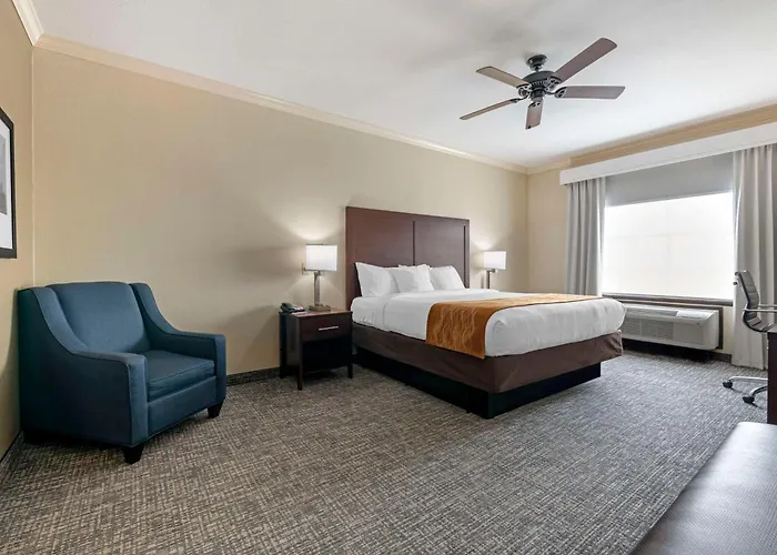 Comfort Inn & Suites Fort Worth - Fossil Creek