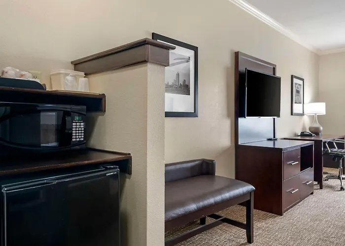 Comfort Inn & Suites Fort Worth - Fossil Creek